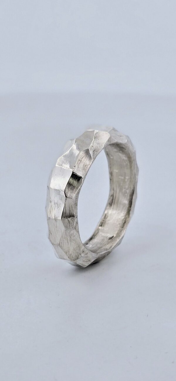 Hamrad ring