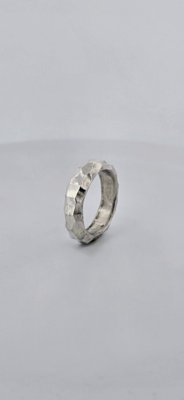 Hamrad ring