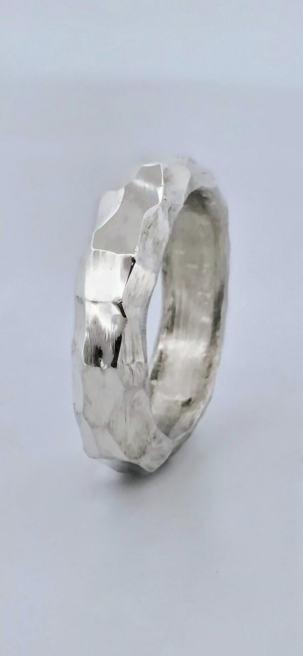 Hamrad ring