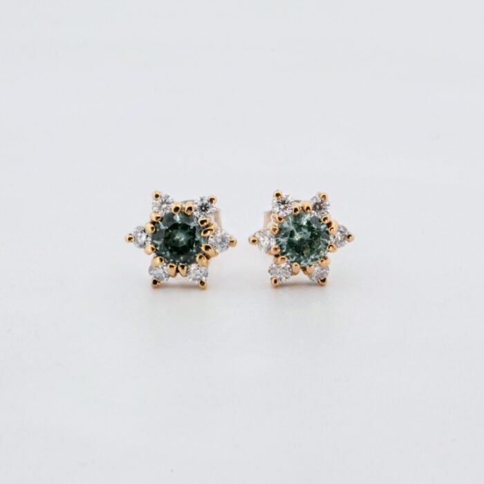 Handgjorda snöflingeörhängen med akvamarin och moissaniter - Snöflingor