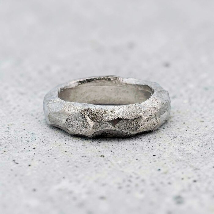 Handgjord silverring Stenring med unik struktur - Design Kim Färm